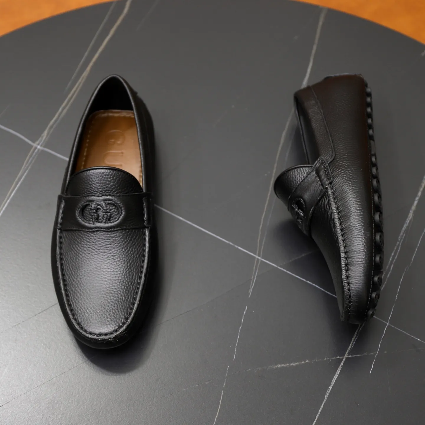 Ex-factory price: 460💰[GUCCI] Gucci ⚠️High-end men’s driving and pedal series ⚠️38-44 (customized for 45) ⚠️All original cowhide leather! Thick and soft! Made entirely of calfskin lining! Rubber sheet anti-slip beanie sole! Three-dimensional package technology! Fashionable and classic! Handicrafts! Original high quality! Feel free to compare!